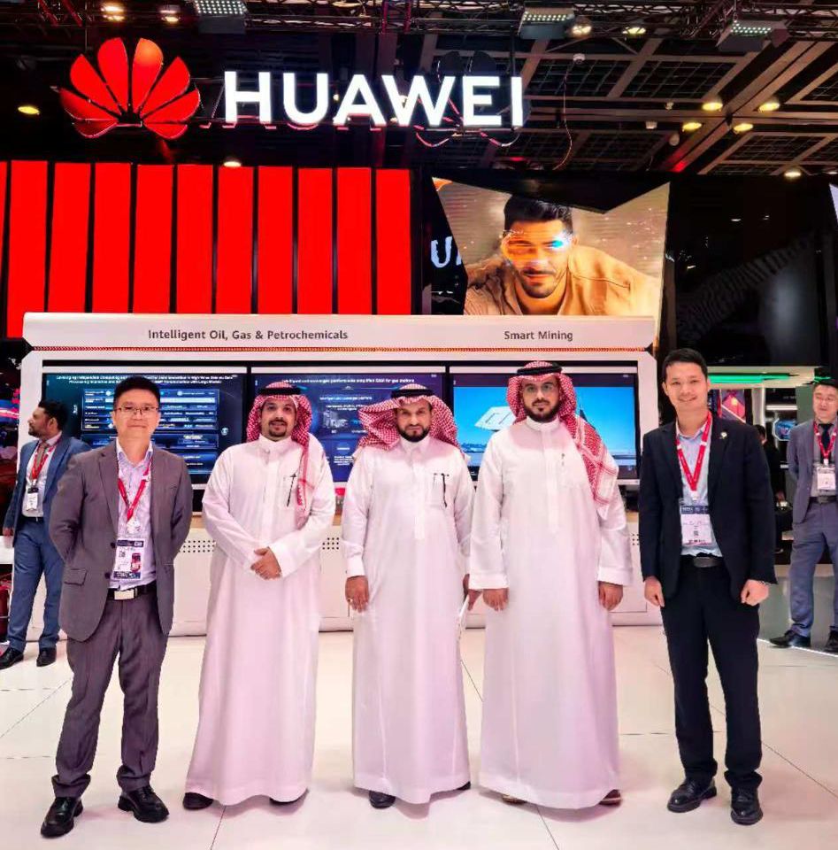 وفد من الجامعة الإسلامية يزور معرض GITEX2025 لبحث الشراكات وتعزيز الابتكار 